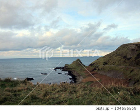 北アイルランド　ジャイアンツ・コーズウェイ1 104686859