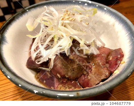 【焼き鳥】大山鶏のオシャレな焼き鳥屋・レアなレバー焼き(ごま油・塩・ネギ) 【焼き鳥】大山鶏のオシャレな焼き鳥屋・レアなレバー焼き(ごま油・塩・ネギ) 104687779