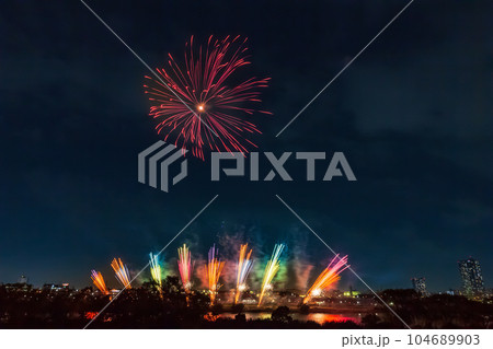 葛飾納涼花火大会　東京 104689903