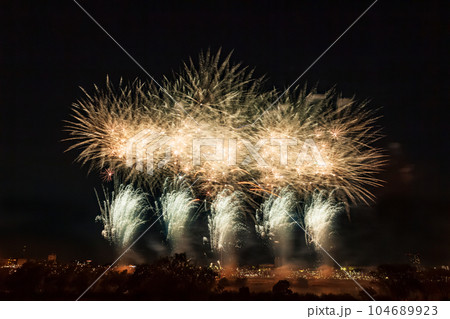 葛飾納涼花火大会　東京 104689923