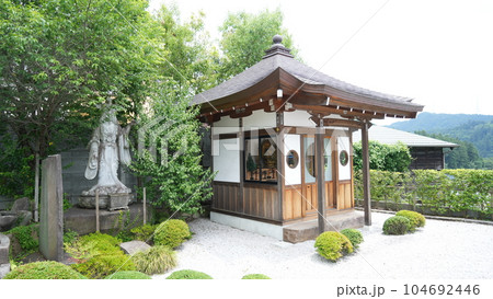 あきるの市武蔵五日市駅の吉祥来仏像 あきるの市武蔵五日市駅の吉祥来仏像 104692446