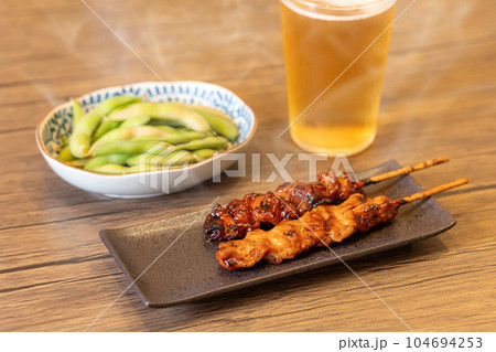 【晩酌】枝豆　焼き鳥【おつまみ】 104694253