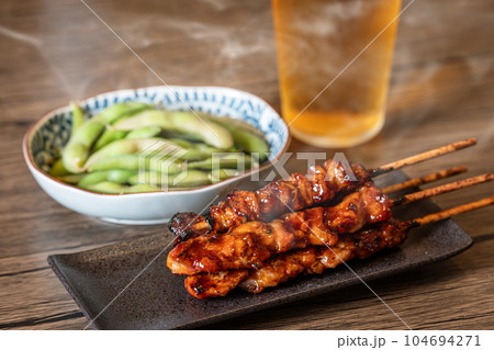 【晩酌】枝豆　焼き鳥【おつまみ】 104694271