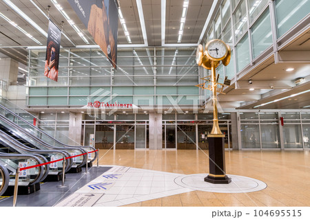 【名古屋駅】桜通口側の金時計 【名古屋駅】桜通口側の金時計 104695515