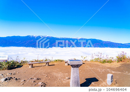 【雲海素材】秋の陣馬形山から眺める伊那谷の雲海【長野県】 【雲海素材】秋の陣馬形山から眺める伊那谷の雲海【長野県】 104696404