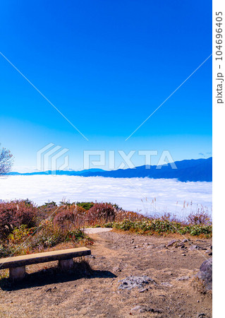 【雲海素材】秋の陣馬形山から眺める伊那谷の雲海【長野県】 【雲海素材】秋の陣馬形山から眺める伊那谷の雲海【長野県】 104696405