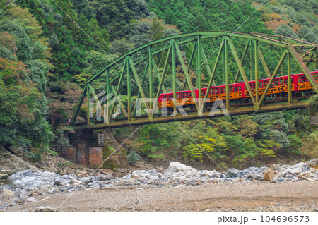 保津川下り～嵯峨野トロッコ列車～(京都府-亀岡市) 104696573