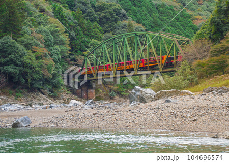 保津川下り～嵯峨野トロッコ列車～(京都府-亀岡市) 104696574