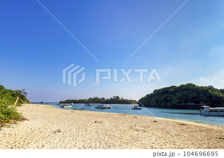 川平湾 (石垣島　10月　晴れ) 104696695