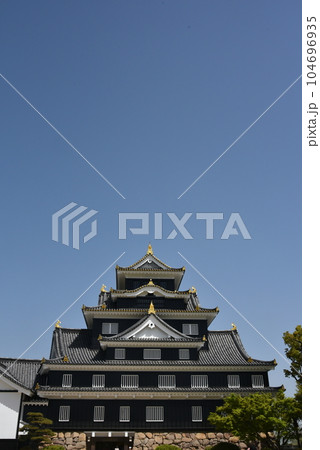 岡山城別名烏城　本丸から見た天守閣　 104696935
