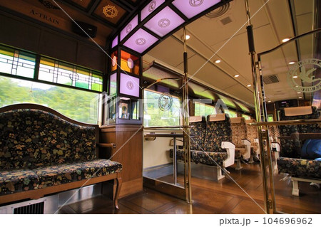 【JR九州】キハ185系「A列車で行こう」の車内 104696962