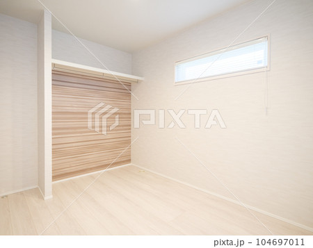オープンクローゼットのある部屋 104697011