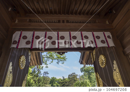 大國魂神社 随神門 神社仏閣 陽射し 扉 ずいじんもん 大國魂神社 随神門 神社仏閣 陽射し 扉 ずいじんもん 104697208