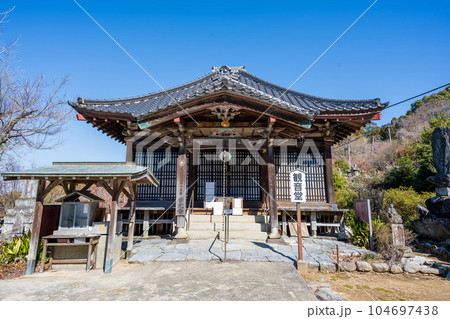 普光寺(ふこうじ)境内風景 「臥龍梅(がりゅうばい)秋には紅葉の名所」大牟田市 普光寺(ふこうじ)境内風景 「臥龍梅(がりゅうばい)秋には紅葉の名所」大牟田市 104697438