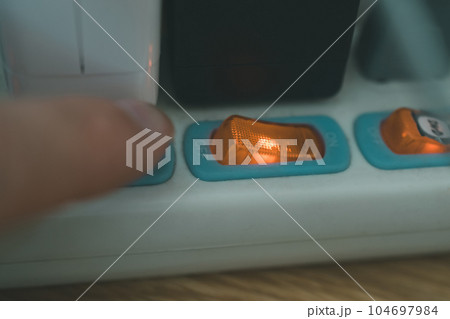 スイッチ付き電源タップ 104697984