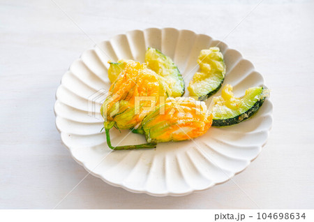 季節料理 花ズッキーニのフリット 季節料理 花ズッキーニのフリット 104698634