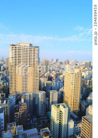 大阪市中央区大手前付近のビルからの景色大阪城の近く街並み谷町筋沿い 104699459