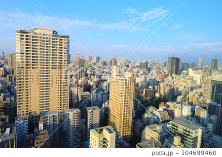 大阪市中央区大手前付近のビルからの景色大阪城の近く街並み谷町筋沿い 104699460