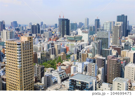 大阪市中央区大手前付近のビルからの景色大阪城の近く街並み谷町筋沿い 大阪市中央区大手前付近のビルからの景色大阪城の近く街並み谷町筋沿い 104699475