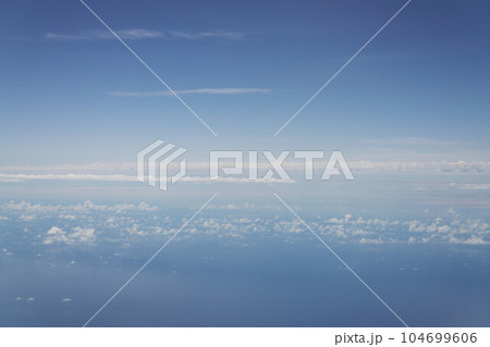 飛行機から見た景色 空撮 飛行機から見た景色 空撮 104699606