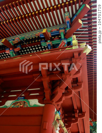 神社建築楼門の木組み 神社建築楼門の木組み 104701719