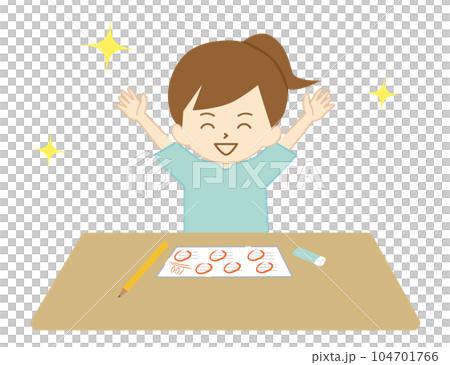 テストで100点をとって万歳をして喜ぶ女の子 104701766