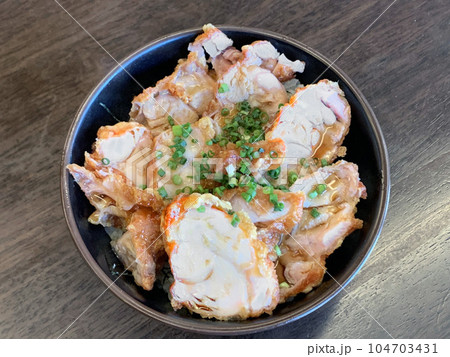 ざんぎ丼　ザンギ丼　鶏ざんぎ　からあげ丼　唐揚げ丼 104703431