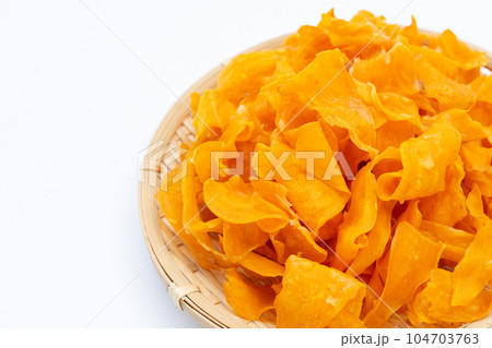 Deep fried sweet potato chips 104703763