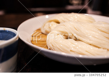 食べ物素材 秋田名物の稲庭うどん 食べ物素材 秋田名物の稲庭うどん 104705252