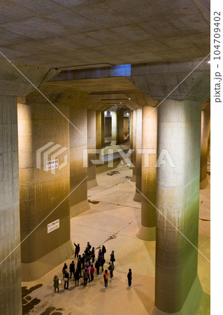 埼玉県　春日部市　首都圏外郭放水路　地下神殿「調圧水槽」 104709402