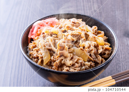 牛丼を食べる 104710544