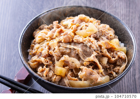 牛丼を食べる 104710570