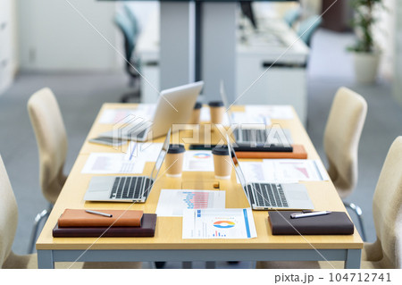無人の会議風景 104712741