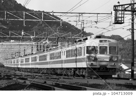 鉄道 国鉄 列車 新快速 ブルーライナー 153系 高槻 山崎 の写真素材