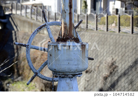水門のハンドル 104714582