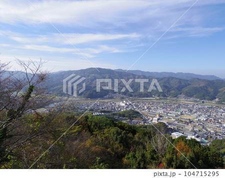 冨士山より望む大洲盆地(愛媛県大洲市) 冨士山より望む大洲盆地(愛媛県大洲市) 104715295