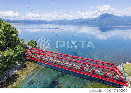 夏の支笏湖を空撮(山線鉄橋) 夏の支笏湖を空撮(山線鉄橋) 104716045