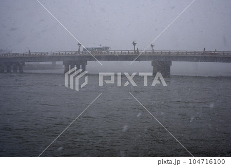冬の松江大橋 冬の松江大橋 104716100