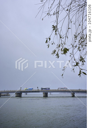 冬の松江大橋 冬の松江大橋 104716106