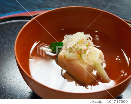 本格的な会席料理(椀物) 本格的な会席料理(椀物) 104717000