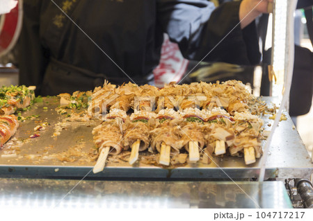 お祭り 出店 お好み焼き ステーキ 豚肉 牛 牛肉 串焼き 牛串焼き 屋台 縁日 お祭り 出店 お好み焼き ステーキ 豚肉 牛 牛肉 串焼き 牛串焼き 屋台 縁日 104717217
