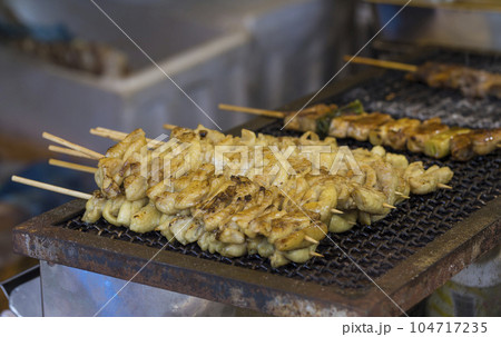 焼き鳥 串焼き 縁日 露店 焼き鳥 串焼き 縁日 露店 104717235