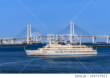 神奈川県 横浜市 横浜港大さん橋から出港するロイヤルウイング 神奈川県 横浜市 横浜港大さん橋から出港するロイヤルウイング 104717923