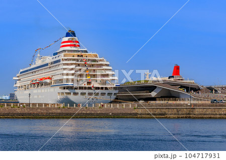 神奈川県　横浜市　横浜港大さん橋に入港中の飛鳥Ⅱ 104717931