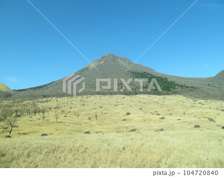 城島高原から望む由布岳 104720840
