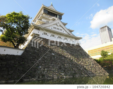 天守閣と石垣 福岡県北九州市 小倉城天守閣 104720842
