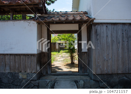 倉吉市打吹玉川伝統的建造物群保存地区 玉川沿いの白壁土蔵群 倉吉市打吹玉川伝統的建造物群保存地区 玉川沿いの白壁土蔵群 104721157
