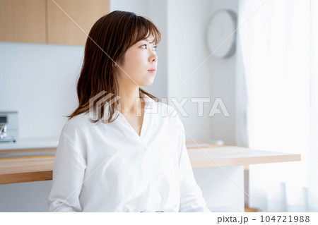 女性 キッチン ライフスタイル 女性 キッチン ライフスタイル 104721988