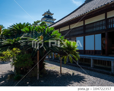 夏の青空と掛川城御殿 夏の青空と掛川城御殿 104722357