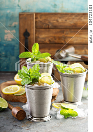 Classic mint julep cocktail 104723101
